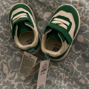 NWT unisex baby gap sneakers